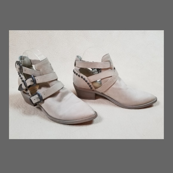 Dolce Vita Shoes - Dolce Vita suede booties